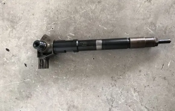 Hyundai H-1, Starex, Satellite Fuel injector 338004A900