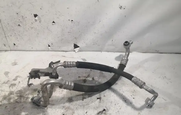 Opel Insignia A Air conditioning (A/C) pipe/hose 13220107