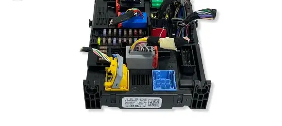 Peugeot 2008 II Fuse module 9832881080 46539