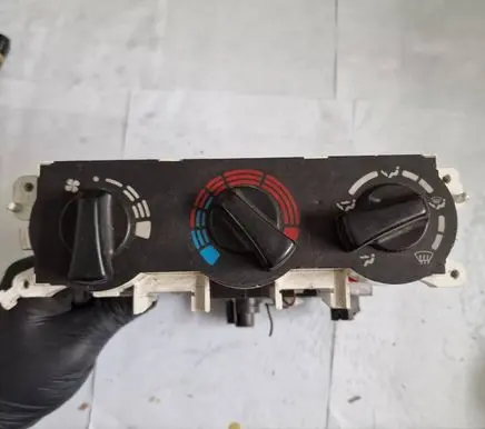 Nissan Primera Climate control unit 7040230732