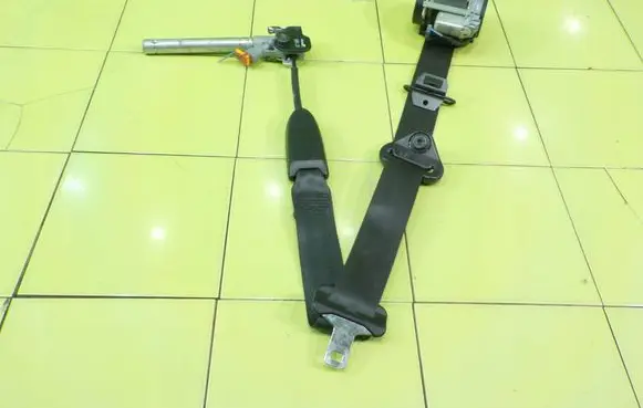 Renault Megane III Front seatbelt 6154423 BEZPIECZENSTWA