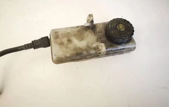 Peugeot 307 Brake fluid reservoir 8204224574