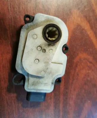 Porsche Macan (95B) Radiator active air flap actuator 95B965501B