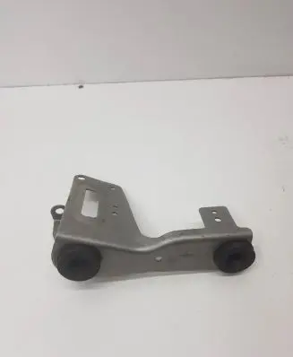 Mercedes-Benz A W176 Air filter cleaner box bracket assembly A6450900041 15T036