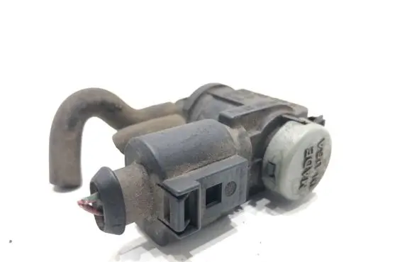 Audi A4 S4 B8 8K Fuel pressure regulator 1K0906283A