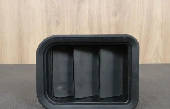 Mercedes-Benz SLK R170 Quarter panel pressure vent 1708300042 A1708300042
