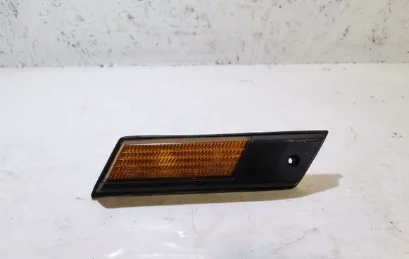 BMW 5 E28 Front fender indicator light 13678049