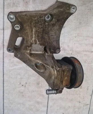 Opel Frontera B Power steering pump 90528666