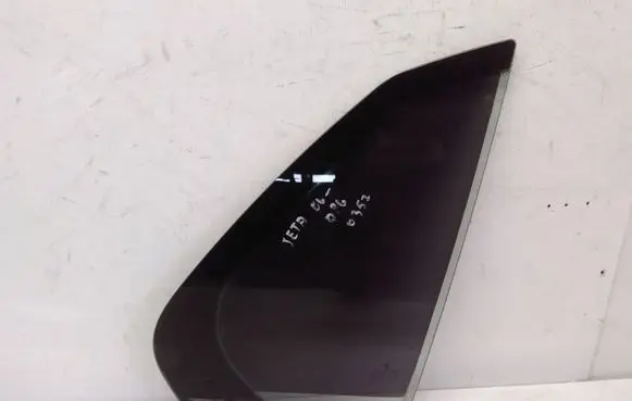 Volkswagen Jetta V Rear vent window glass 
