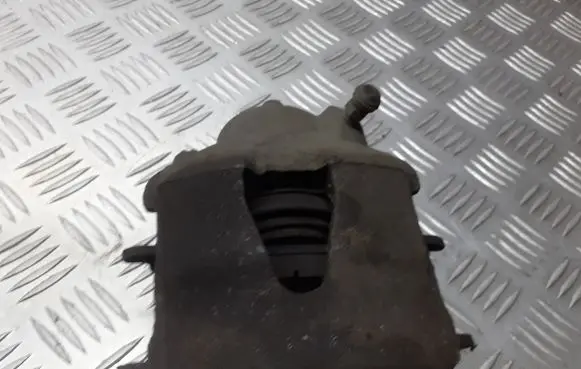 Volkswagen Polo IV 9N3 Front brake caliper