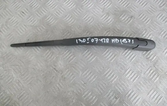 Hyundai i30 Rear wiper blade arm