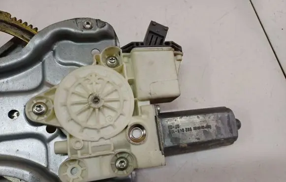 Toyota Avensis T250 Front door window regulator motor 992046100 992046-100
