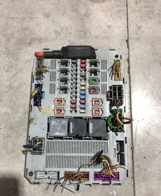 Jaguar XF X250 Fuse module 7370011040 9X2314D628AC 9X2314D65AA