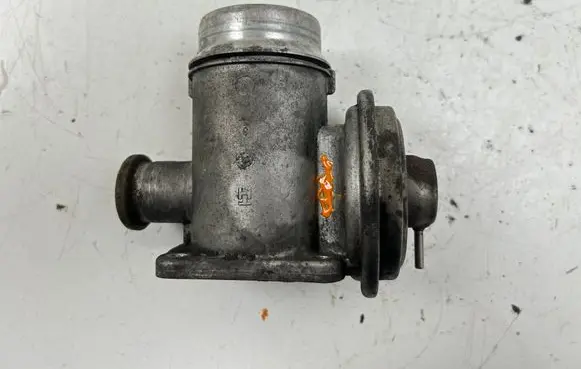 BMW X5 E53 EGR valve 72826402