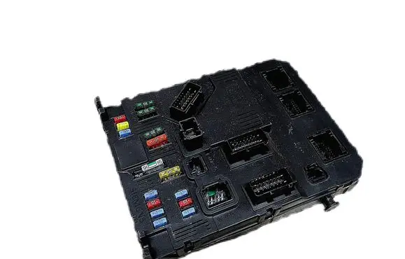 Peugeot 206+ Fuse module S118085220E
