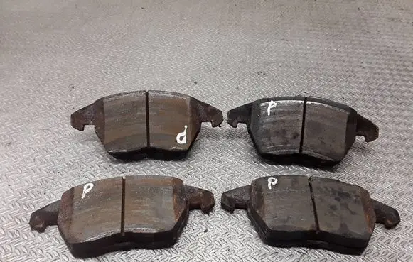 Volkswagen Golf Plus Brake pads (front)
