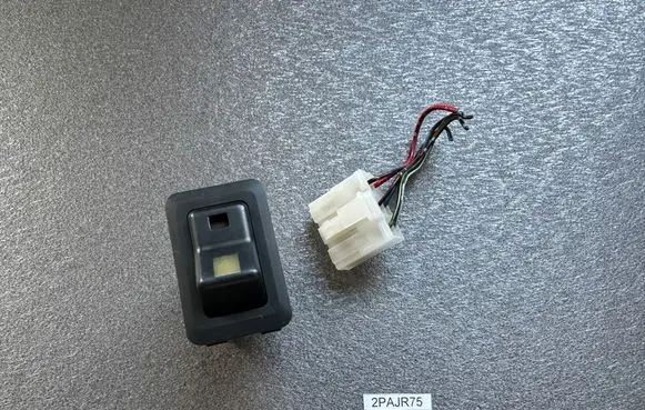 Mitsubishi Pajero Other switches/knobs/shifts MB259417