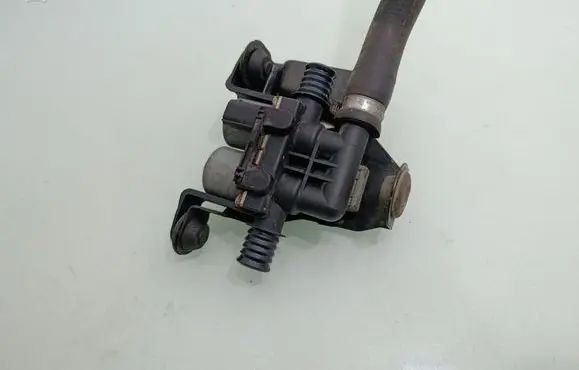 BMW X5 E70 Coolant heater control valve 6910544