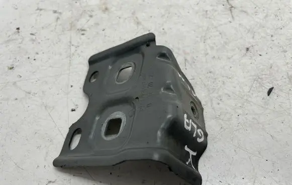 Fender mounting bracket