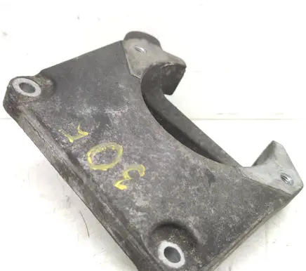 BMW 5 E60 E61 Engine mounting bracket 676117 AC46000D