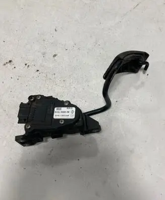 Accelerator throttle pedal