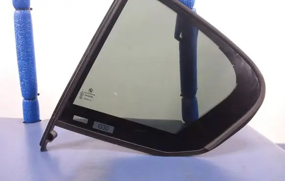 Rear door window glass