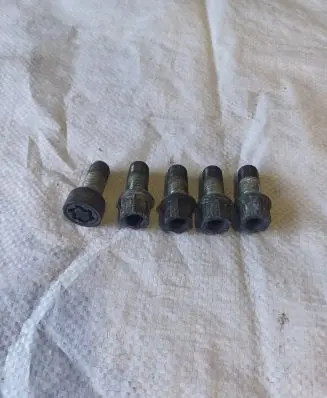 Volkswagen PASSAT B8 Nuts/bolts 