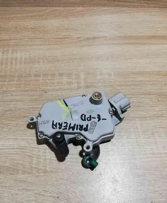 Nissan Primera Central locking motor 