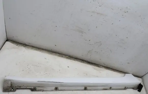 Hyundai i40 Front sill (body part) 