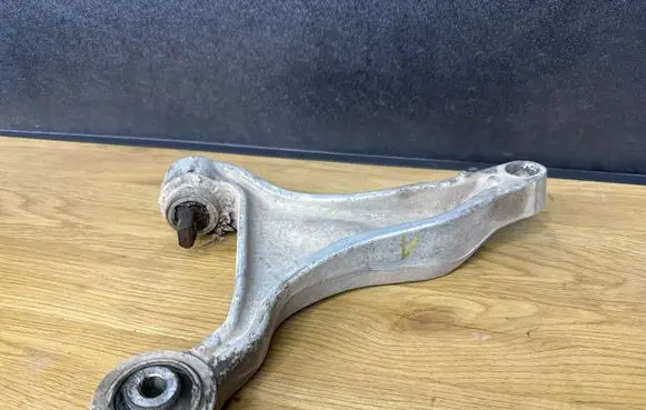 Volvo XC70 Front control arm 