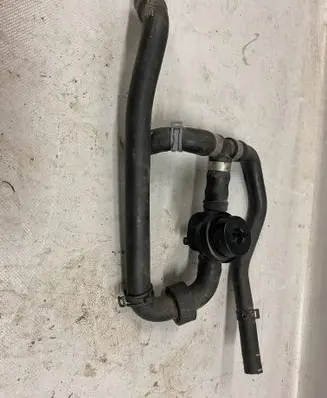 Volkswagen Touareg II Engine coolant pipe/hose 7P0122049H