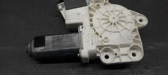 Opel Vectra C Rear door window regulator motor 991324102
