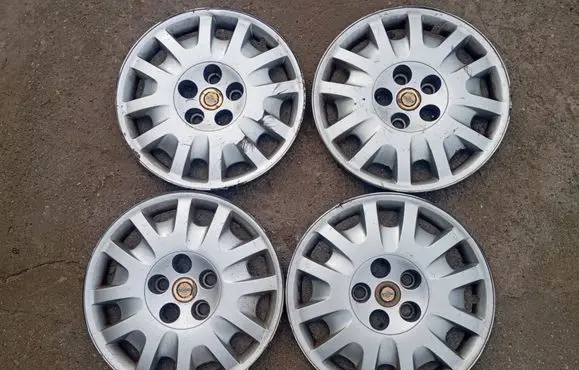 Chevrolet Orlando R16 wheel hub/cap/trim 