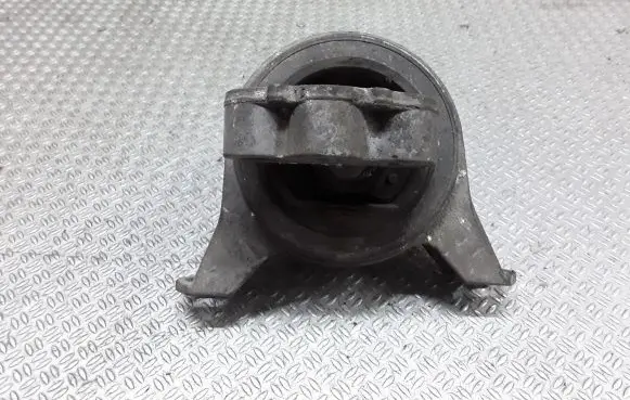Opel Zafira B Engine mount bracket