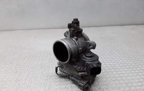 Toyota Avensis T250 Throttle valve 8967221020