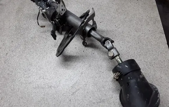 Steering wheel axle set