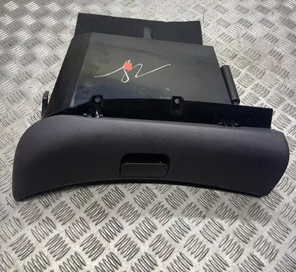 Glove box