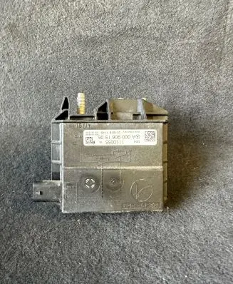 Mercedes-Benz E W213 Battery relay fuse A0009061505 1110055