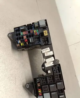 Jaguar XF X250 Fuse module 7154725930 8X2T14A003AB 1X2T14A003AB