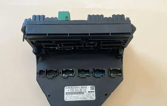 Mercedes-Benz E W212 SAM control unit A2129006724 A2129024408 A2129015104