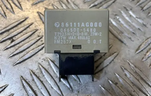 Subaru Outback Hazard warning light relay 86111AG000 0665005480