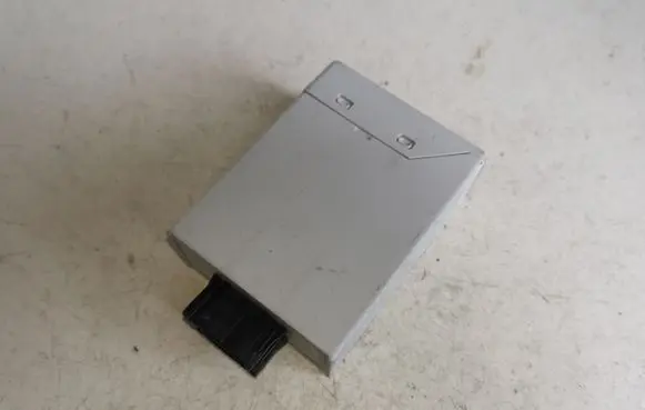 BMW 3 E46 Wing mirror control module 8376506 61358376506