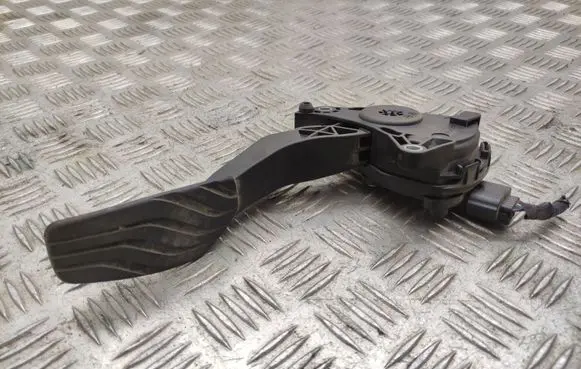 Nissan X-Trail T32 Accelerator throttle pedal 180024BA0B