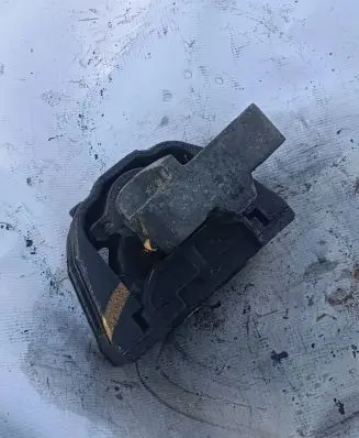 Volkswagen Golf IV Engine mount bracket