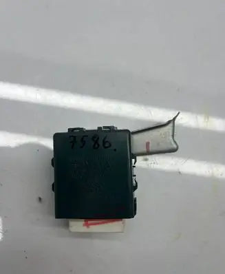 Toyota Yaris Door central lock control unit/module 85980-52031 051500-3570