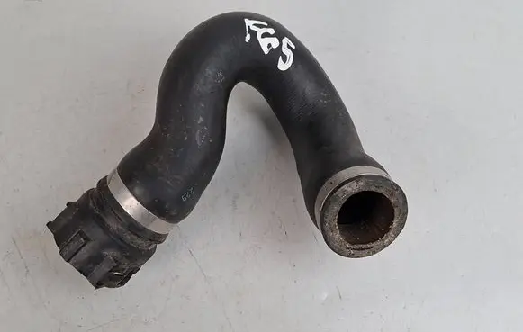 Engine coolant pipe/hose