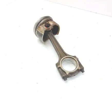 Volkswagen Golf V Piston with connecting rod