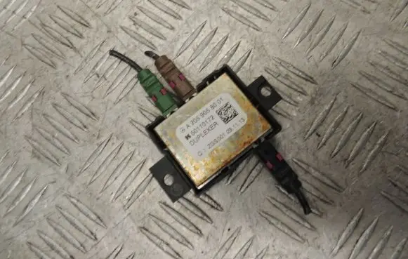 Mercedes-Benz C W205 Bluetooth antenna A2059058001