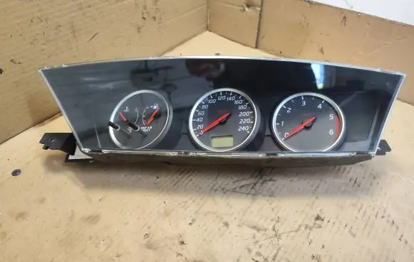 Nissan Primera Speedometer (instrument cluster) AV619 2232826