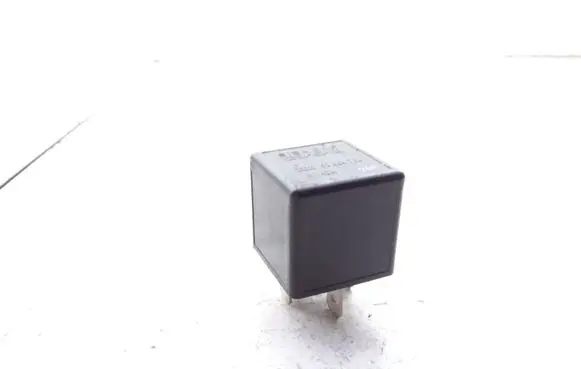 Opel Vectra B Hazard warning light relay 90464760